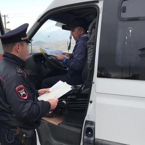 Массовую проверку маршрутных такси и автобусов устроили полицейские в Ставрополе